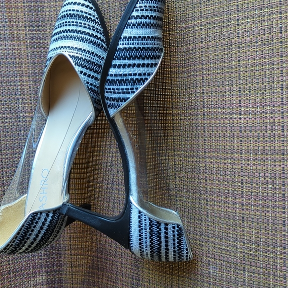 High Heel Shoes - Picture 3 of 8